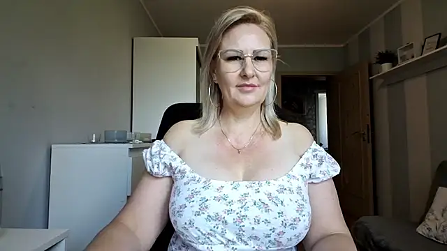 DianaLive online show from May 23, 2026, 8:29 am