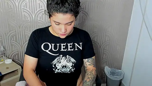 BloodyMaary  online show from February 25, 2025, 3:27 pm