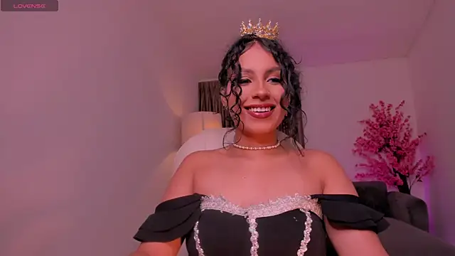 hannah thomson  online show from November 1, 2025, 3:52 am