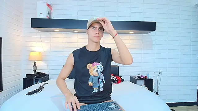 Snapshot of Maximiliano__Fire chatting on March 11, 2025, 7:14 pm Maximiliano Fire online show from March 11, 2025, 7:14 pm