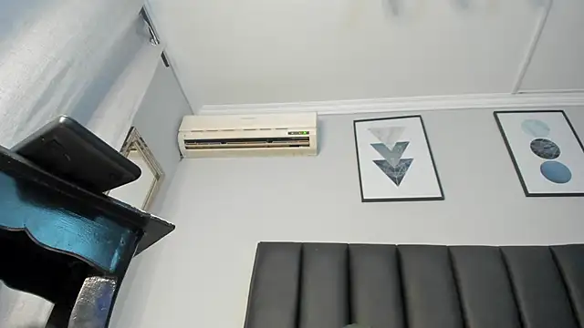 CHANELL 11INCHES online show from March 16, 2025, 10:53 pm