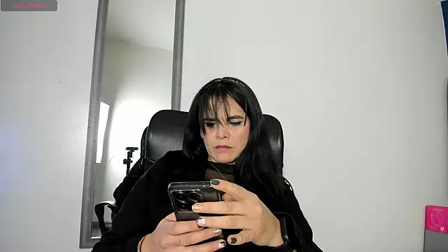 laura hotties online show from January 19, 2026, 1:04 pm