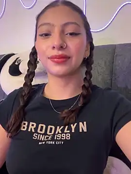 Dirty-Bunnyyy online show from May 17, 2026, 5:27 am