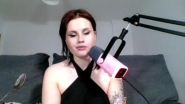 Della Ideal online show from March 13, 2025, 9:26 pm