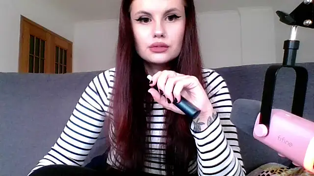 Della Ideal online show from March 16, 2025, 4:23 pm