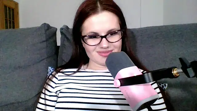 Della Ideal online show from March 16, 2025, 7:27 pm