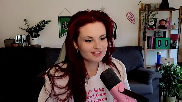 Della Ideal online show from December 16, 2025, 9:03 am