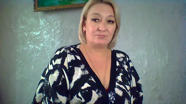 ArielXLoveresss online show from November 3, 2025, 11:00 am