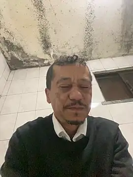 Snapshot of rogerdik76 chatting on March 4, 2026, 5:57 am rogerdik76 online show from March 4, 2026, 5:57 am