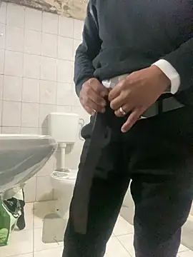 Snapshot of rogerdik76 chatting on March 6, 2026, 6:21 am rogerdik76 online show from March 6, 2026, 6:21 am