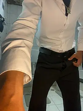 Snapshot of rogerdik76 chatting on March 27, 2026, 6:30 am rogerdik76 online show from March 27, 2026, 6:30 am