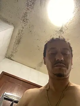 Snapshot of rogerdik76 chatting on March 29, 2026, 8:42 pm rogerdik76 online show from March 29, 2026, 8:42 pm