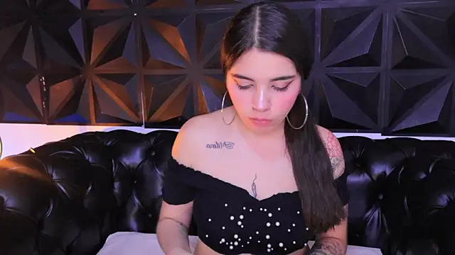 Snapshot of DaphneGlas chatting on March 10, 2025, 8:12 pm DaphneGlas online show from March 10, 2025, 8:12 pm