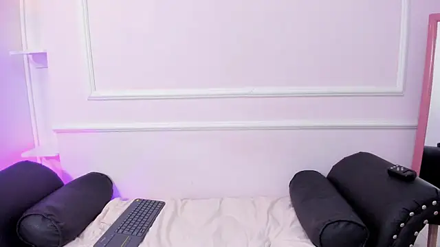 Snapshot of DaphneGlas chatting on March 14, 2025, 6:53 am DaphneGlas online show from March 14, 2025, 6:53 am