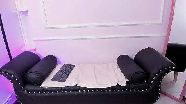 Snapshot of DaphneGlas chatting on March 14, 2025, 9:57 am DaphneGlas online show from March 14, 2025, 9:57 am