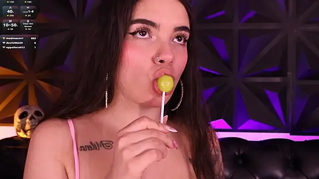 Snapshot of DaphneGlas chatting on October 29, 2025, 1:02 pm DaphneGlas online show from October 29, 2025, 1:02 pm