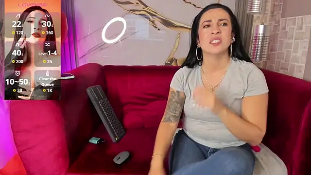 Bella williamss  online show from November 25, 2025, 8:42 pm