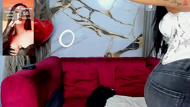 Bella williamss  online show from April 7, 2026, 7:36 pm