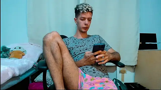 Snapshot of blondetwink chatting on February 24, 2025, 12:41 am blondetwink online show from February 24, 2025, 12:41 am