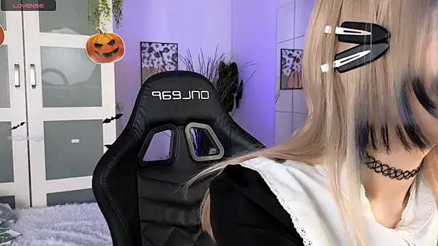 Cherry Bite online show from October 31, 2025, 10:11 pm