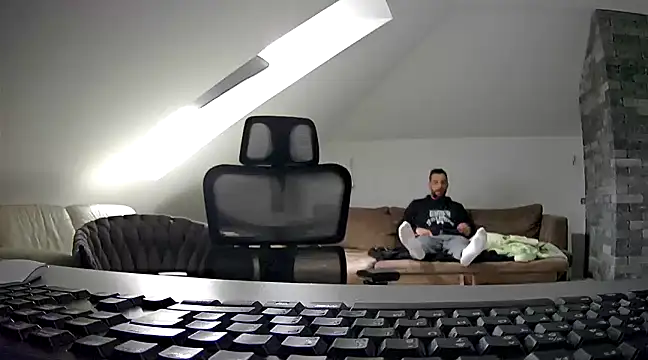 gryzoon online show from March 13, 2025, 6:16 am