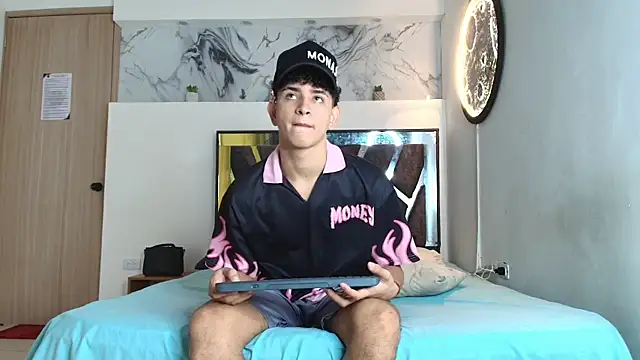 KING OFF BOYS online show from September 29, 2025, 1:27 pm