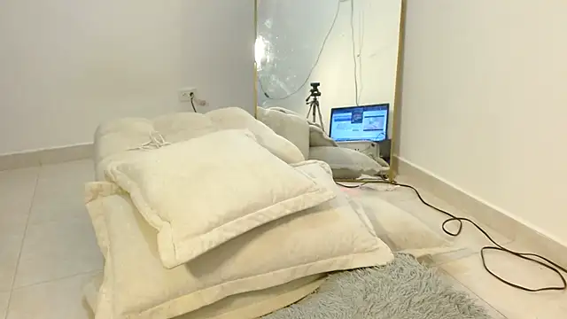 Snapshot of _tommy_and_anabel05 chatting on January 15, 2026, 10:35 pm tommy and anabel05 online show from January 15, 2026, 10:35 pm