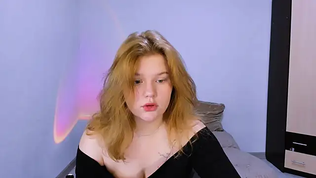 LaseyMoon online show from November 30, 2025, 1:31 am