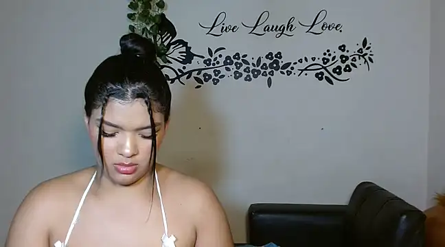 Snapshot of Adele_Adkins19 chatting on March 12, 2025, 6:33 pm Adele Adkins19 online show from March 12, 2025, 6:33 pm