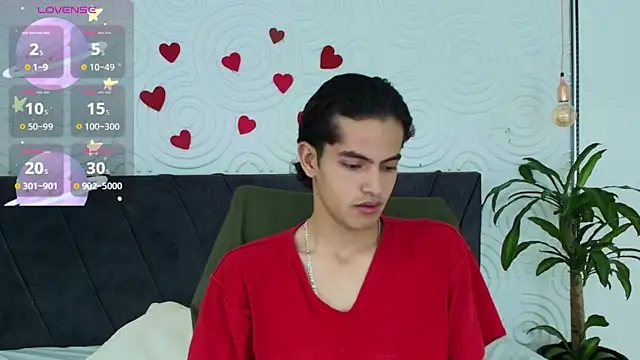 Snapshot of Maximoherrera_16 chatting on May 6, 2026, 12:21 pm Maximoherrera 16 online show from May 6, 2026, 12:21 pm
