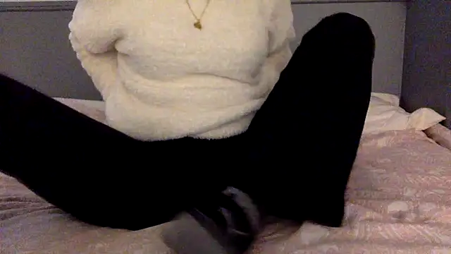 prettyy kitty online show from February 25, 2025, 7:25 pm