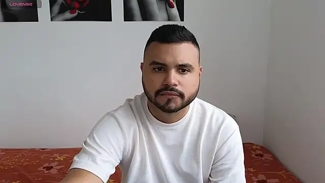 Snapshot of khalidferrer chatting on March 5, 2025, 12:22 pm khalidferrer online show from March 5, 2025, 12:22 pm