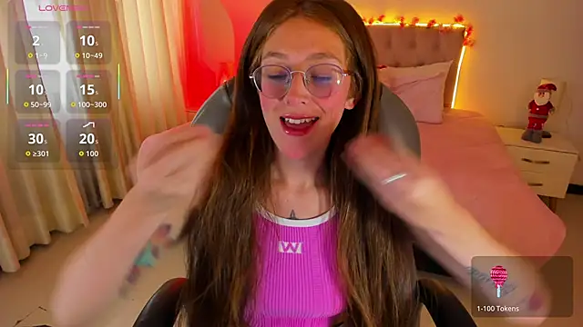 Emily Warren  online show from November 25, 2025, 7:58 pm