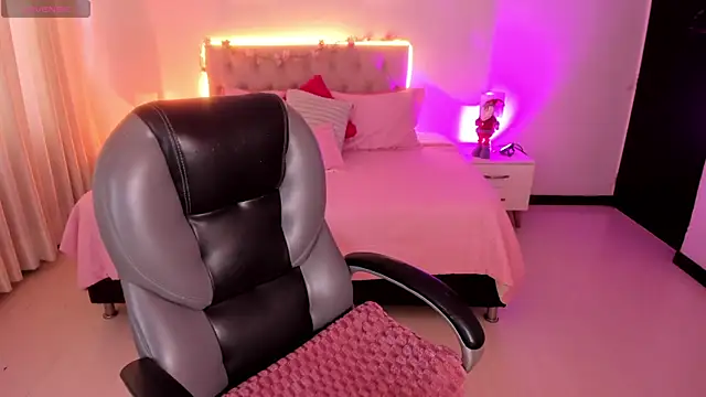 Emily Warren  online show from December 20, 2025, 7:43 pm