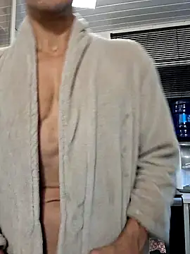 juniortche1313 online show from April 28, 2026, 10:37 pm