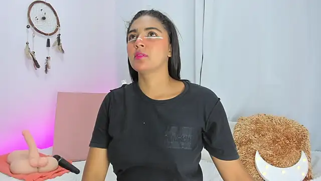 Melodymoore  online show from April 14, 2026, 7:31 pm