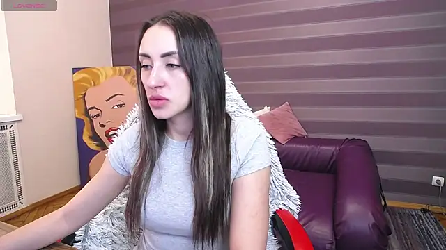 JenniferStone online show from April 9, 2026, 7:47 am