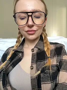 EvaBrooklyn online show from March 7, 2025, 12:45 pm