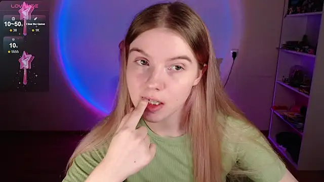 Strawberry juli online show from April 9, 2026, 12:43 pm