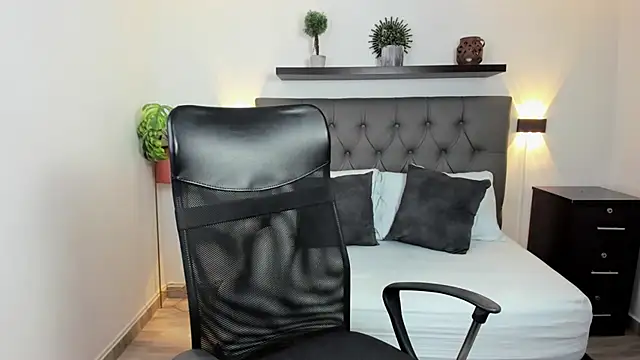 dulce victoriaa  online show from March 15, 2025, 6:54 pm