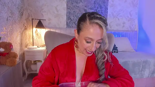 Liannaa  online show from November 10, 2025, 7:46 pm