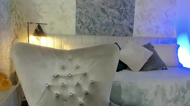 Liannaa  online show from December 2, 2025, 7:42 pm