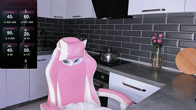 ShaiyaMinn3 online show from October 26, 2025, 5:08 pm