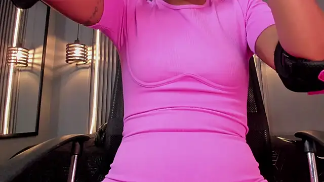 alahia betancurx online show from November 13, 2025, 12:26 pm