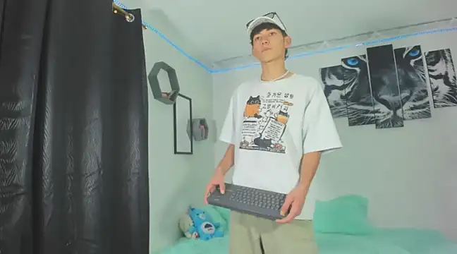 Snapshot of Maxxi_hot23 chatting on March 1, 2025, 1:43 am Maxxi hot23 online show from March 1, 2025, 1:43 am