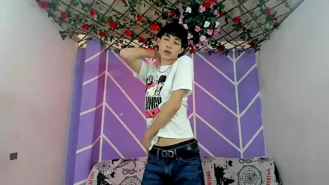 Snapshot of Maxxi_hot23 chatting on October 11, 2025, 7:34 pm Maxxi hot23 online show from October 11, 2025, 7:34 pm