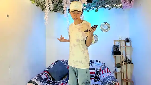 Snapshot of Maxxi_hot23 chatting on November 6, 2025, 7:48 pm Maxxi hot23 online show from November 6, 2025, 7:48 pm