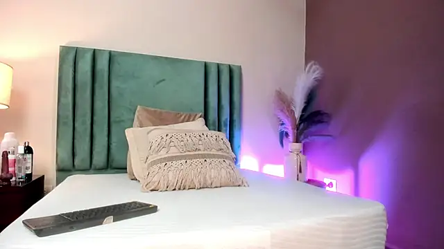 Snapshot of SeleneLujan chatting on March 10, 2026, 11:48 am SeleneLujan online show from March 10, 2026, 11:48 am