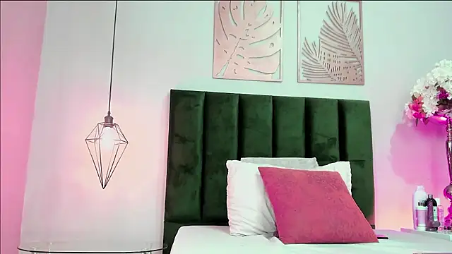 Snapshot of SeleneLujan chatting on March 19, 2026, 11:47 am SeleneLujan online show from March 19, 2026, 11:47 am