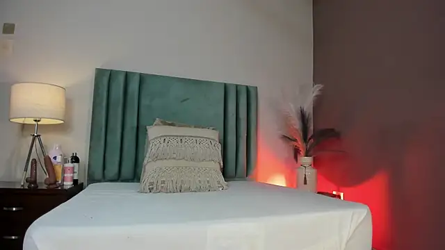 Snapshot of SeleneLujan chatting on March 27, 2026, 11:43 am SeleneLujan online show from March 27, 2026, 11:43 am